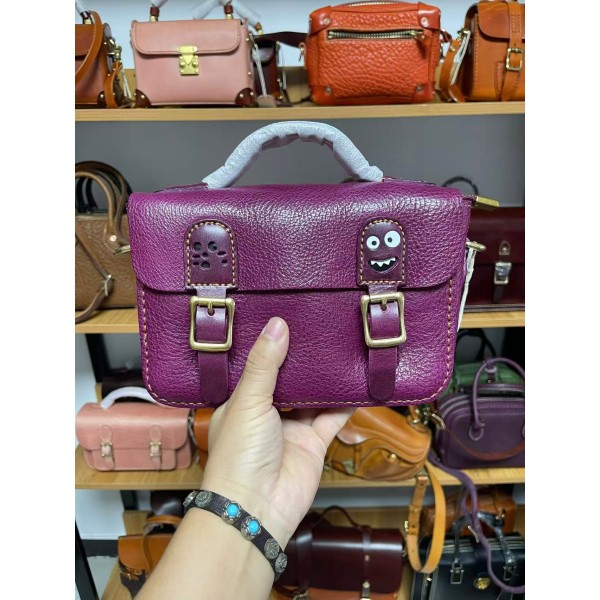 Handmade thickened vegetable-tanned leather messenger bag